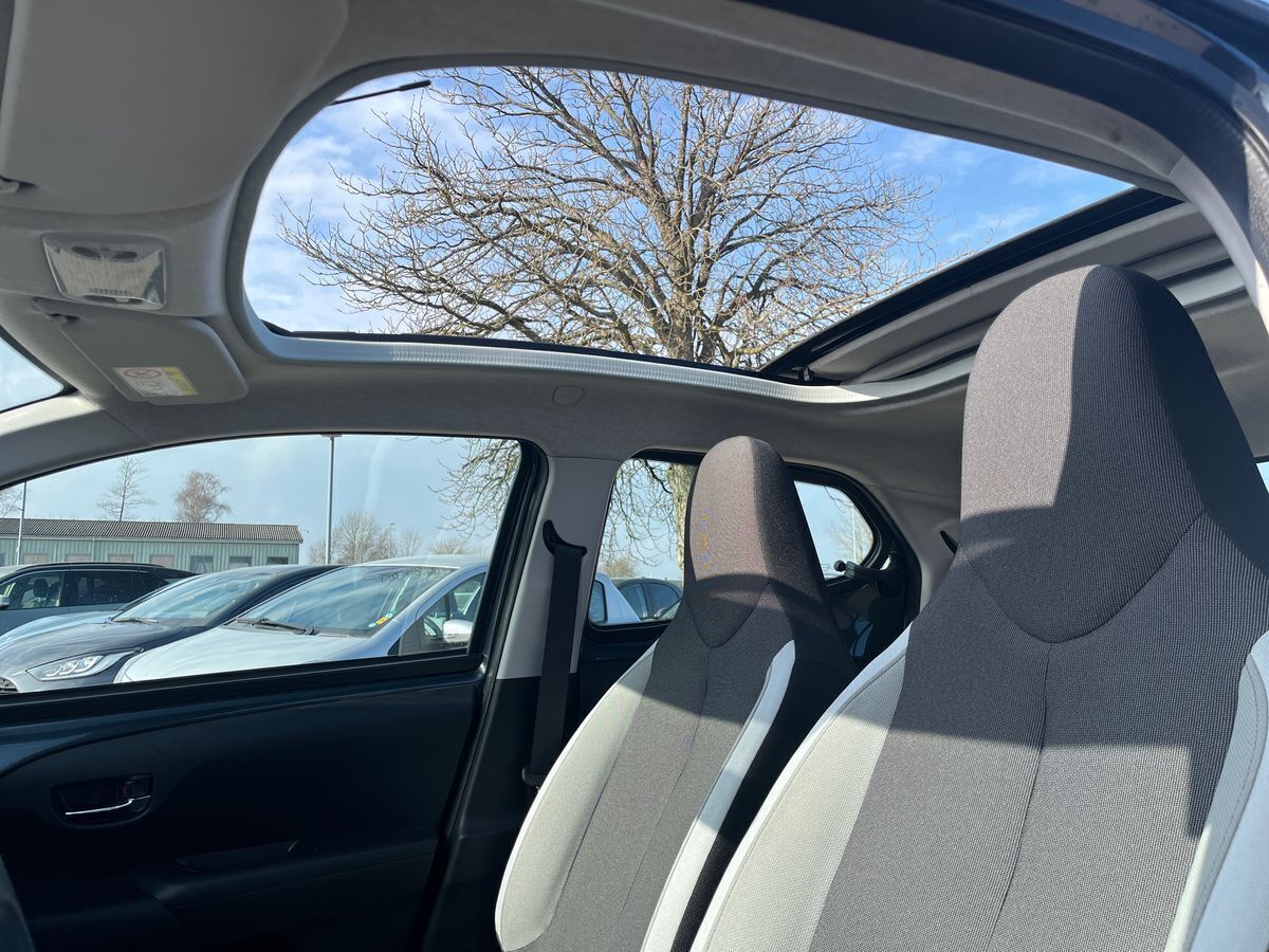 Grå Toyota Aygo fra 2017