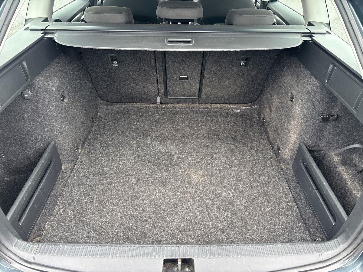 Grå Skoda Octavia fra 2020