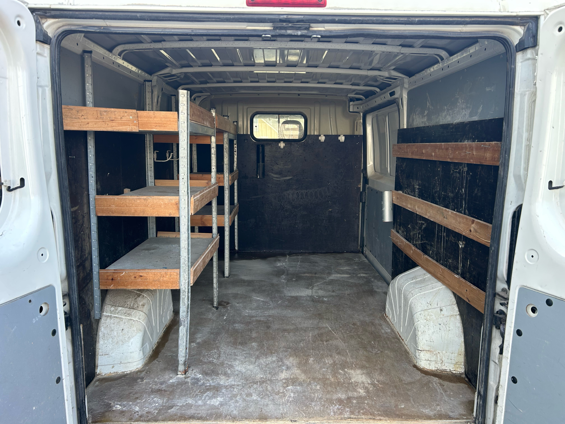 Hvid Peugeot Boxer fra 2006