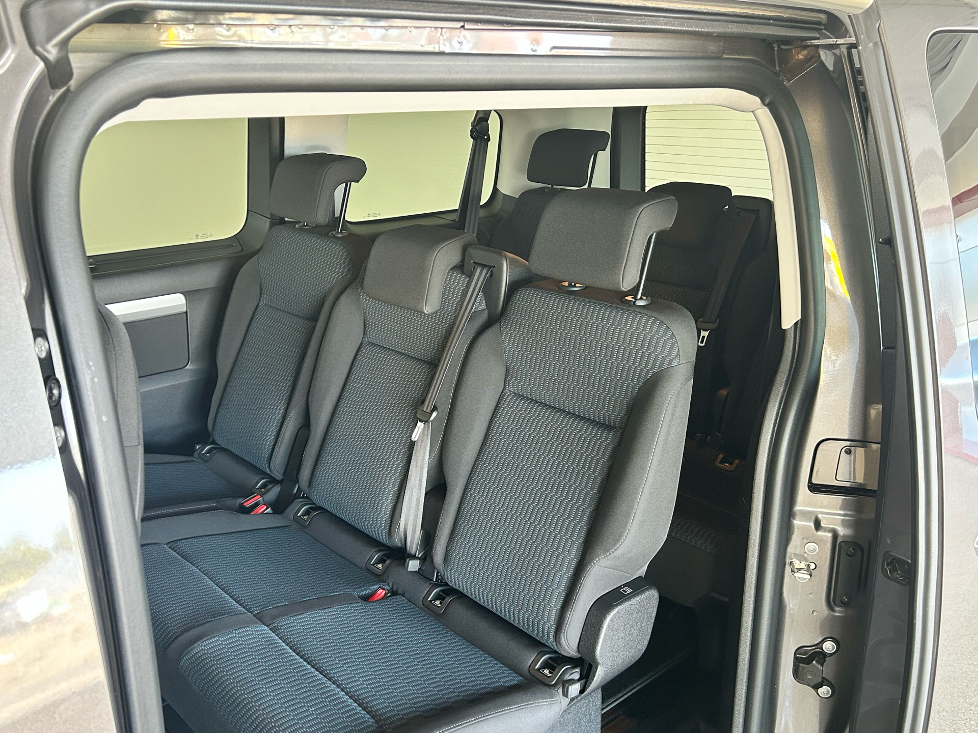 Grå Citroën ë-SpaceTourer fra 2023