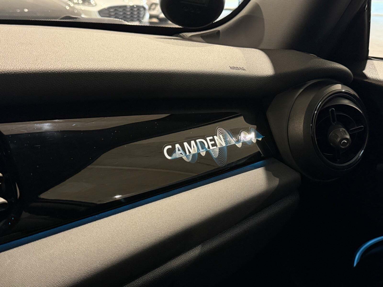 Hvid Mini Cooper SE fra 2023