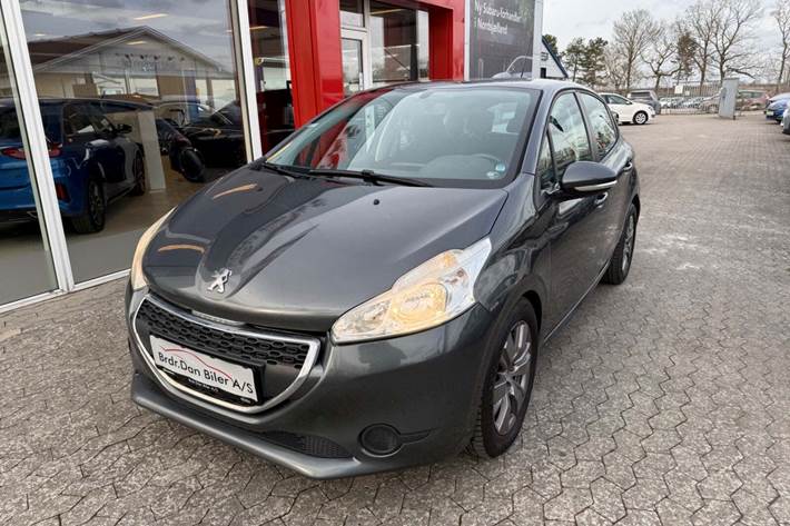 Grå Peugeot 208 fra 2014