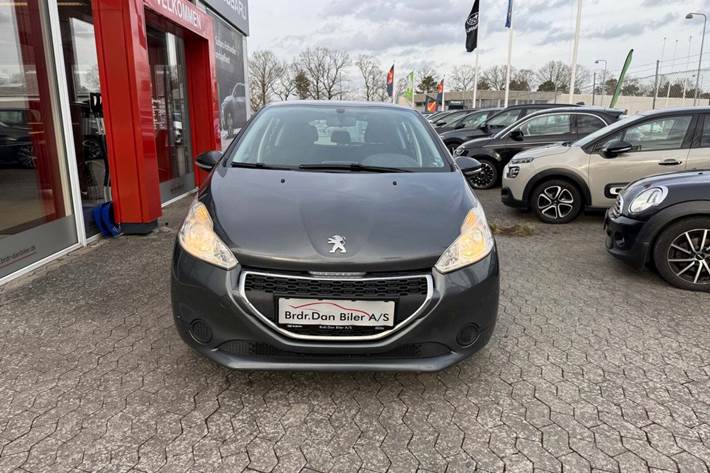 Grå Peugeot 208 fra 2014