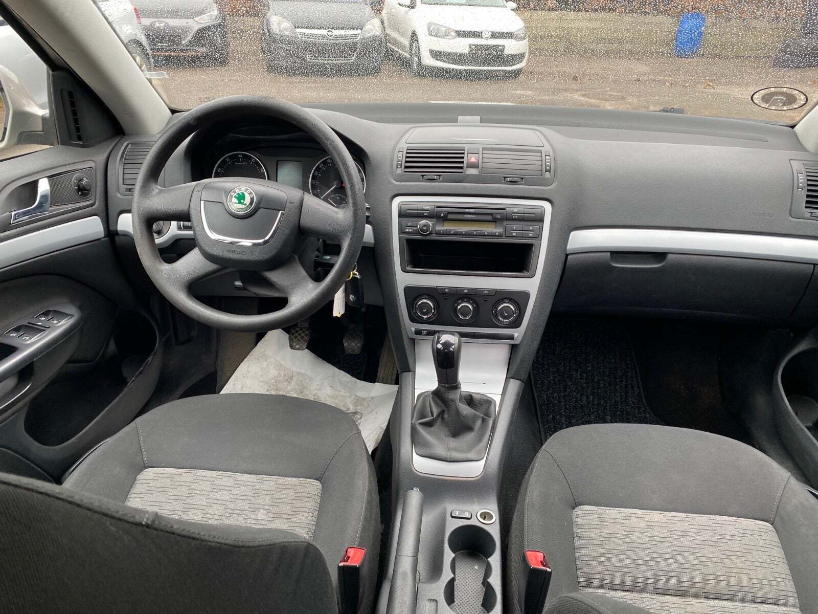 Orange Skoda Octavia fra 2009