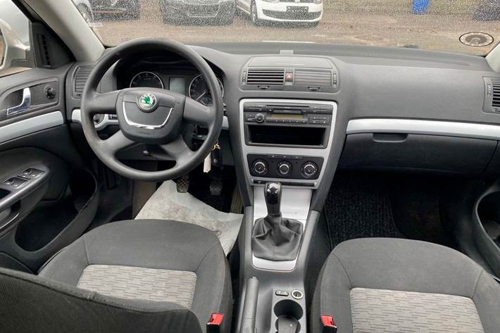 Orange Skoda Octavia fra 2009