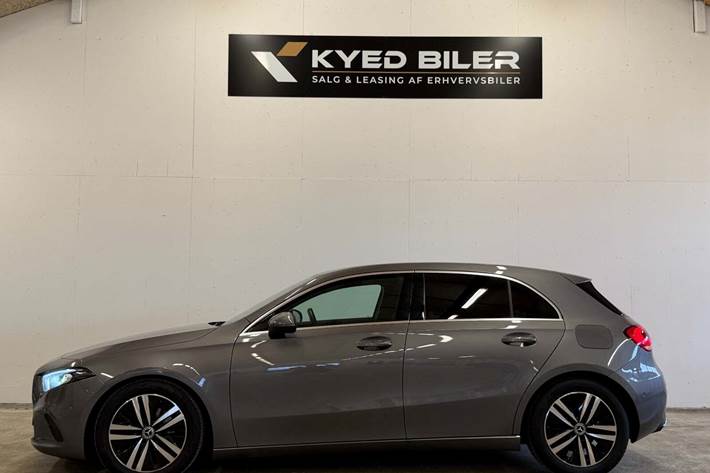 Grå Mercedes A200 d fra 2022