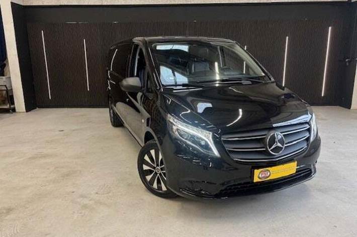 Sort Mercedes Vito 119 fra 2022