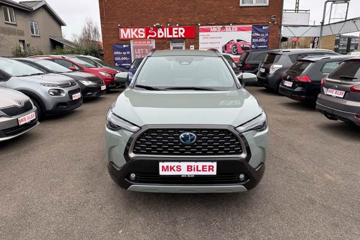 Hvid Toyota Corolla Cross fra 2023