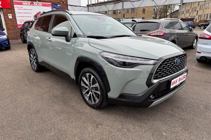 Hvid Toyota Corolla Cross fra 2023