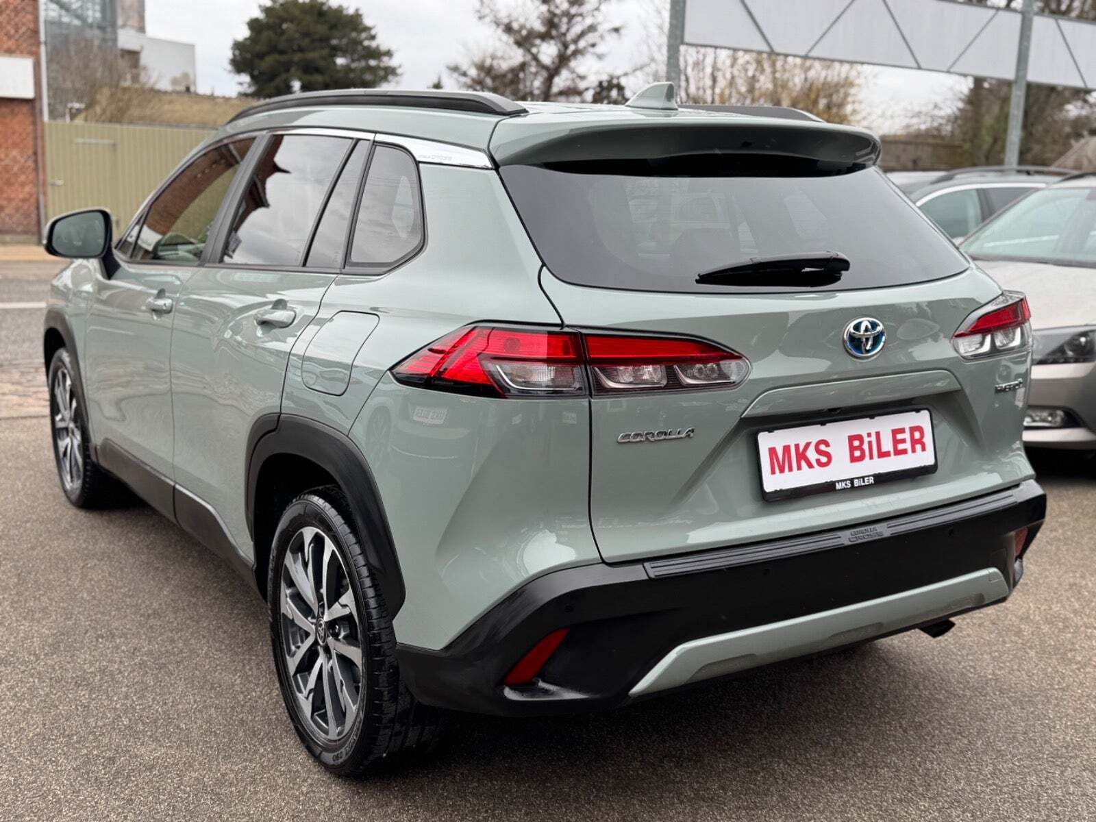 Hvid Toyota Corolla Cross fra 2023