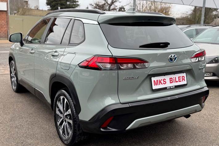 Hvid Toyota Corolla Cross fra 2023