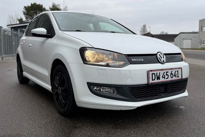 Blå VW Polo fra 2017
