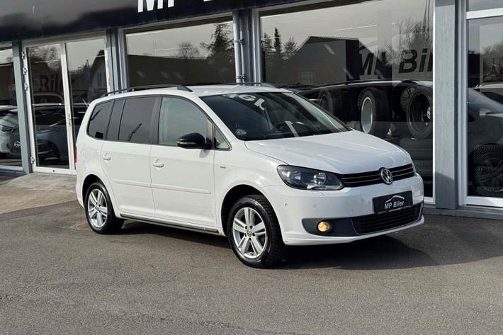 Hvid VW Touran fra 2013