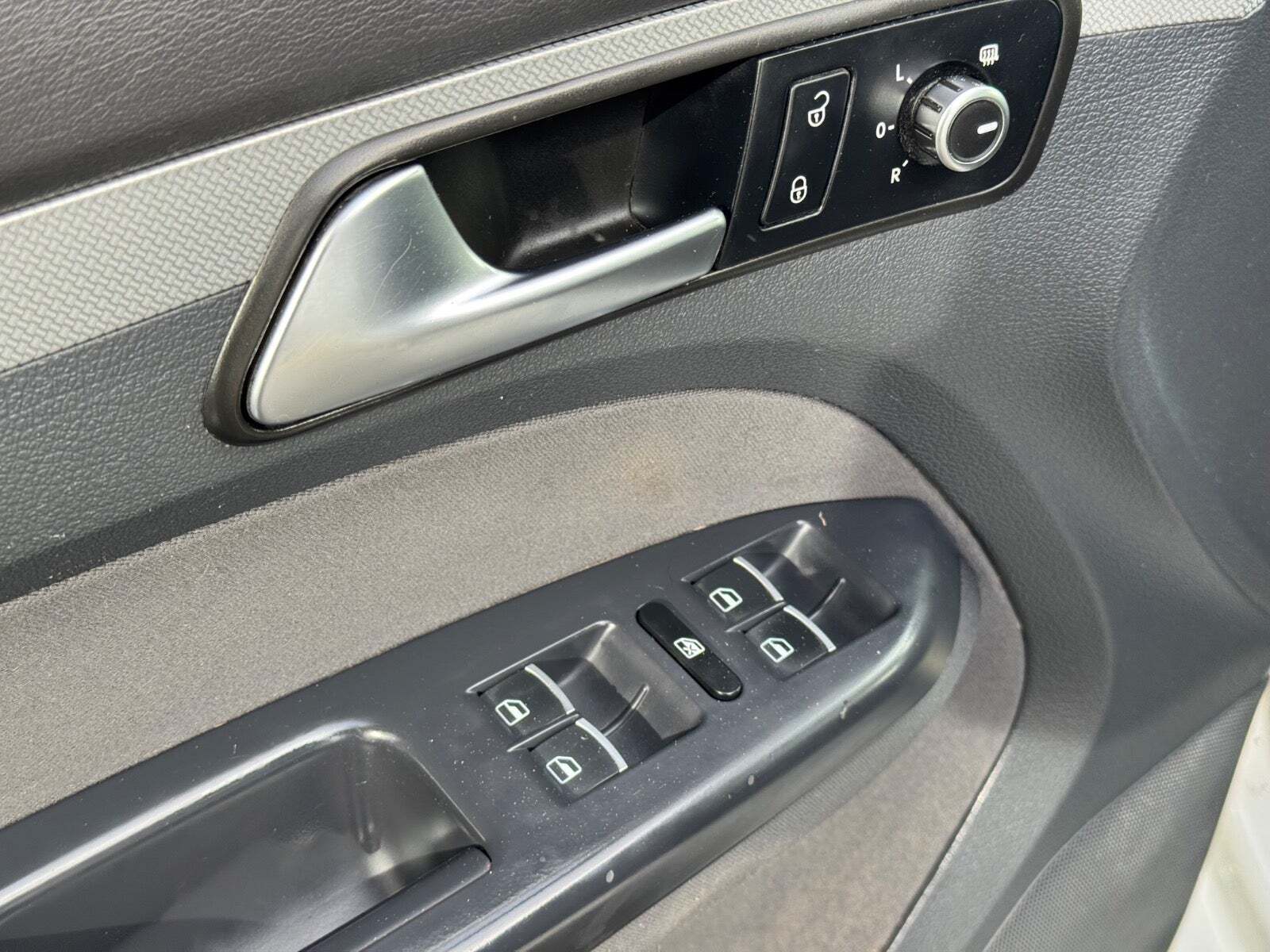 Hvid VW Touran fra 2013