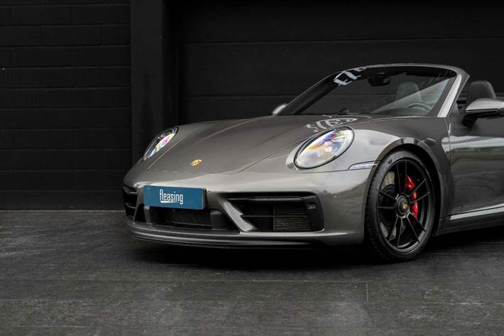 Grå Porsche 911 Carrera 4 GTS fra 2022