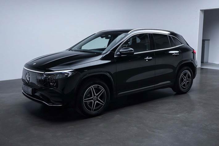Sort Mercedes EQA250+ fra 2026 set udefra