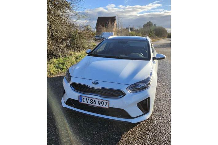 Hvid Kia Ceed fra 2021