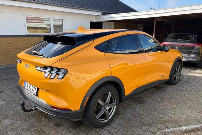 Orange Ford Mustang Mach-E fra 2022