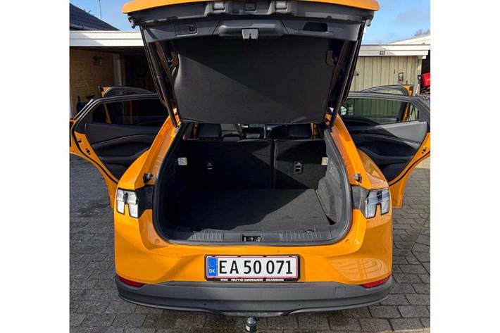 Orange Ford Mustang Mach-E fra 2022