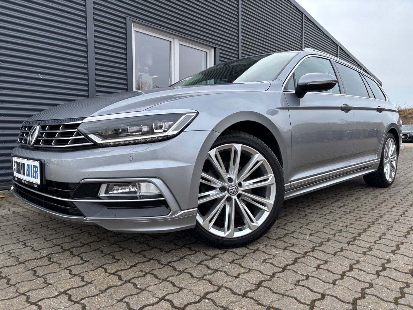 Sølv VW Passat fra 2018