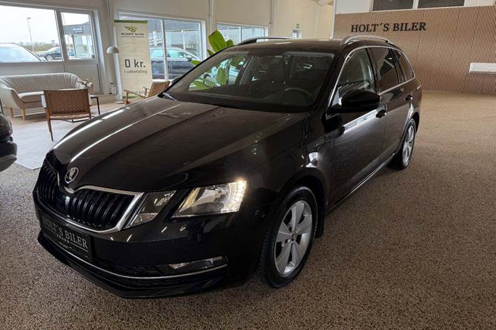 Sort Skoda Octavia fra 2019