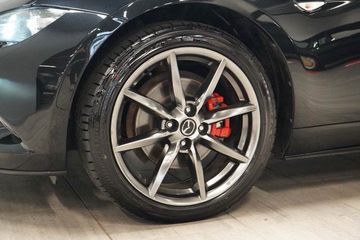 Grå Mazda MX-5 fra 2018