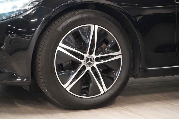 Sort Mercedes C200 fra 2020