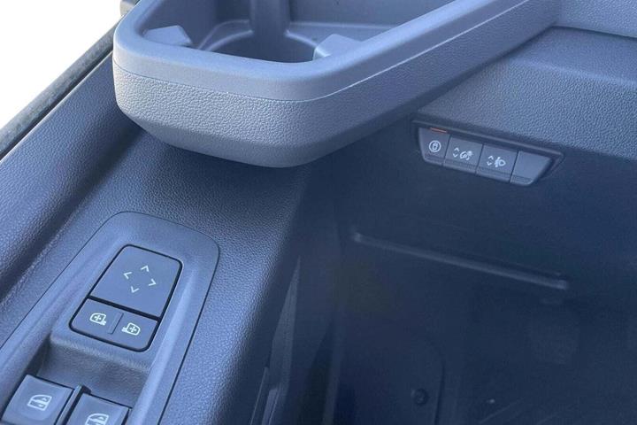 Hvid Renault Master V T33 fra 2025