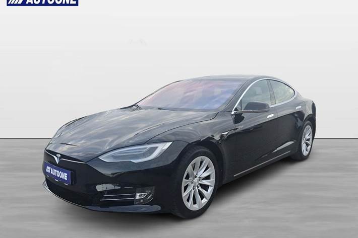 Sort Tesla Model S fra 2017 set udefra