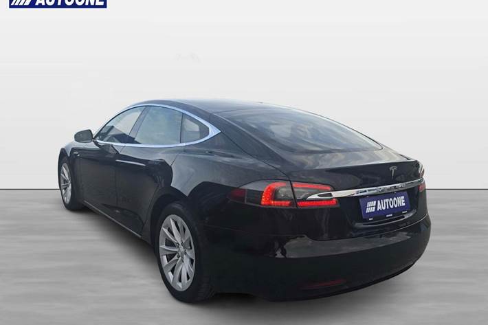 Sort Tesla Model S fra 2017