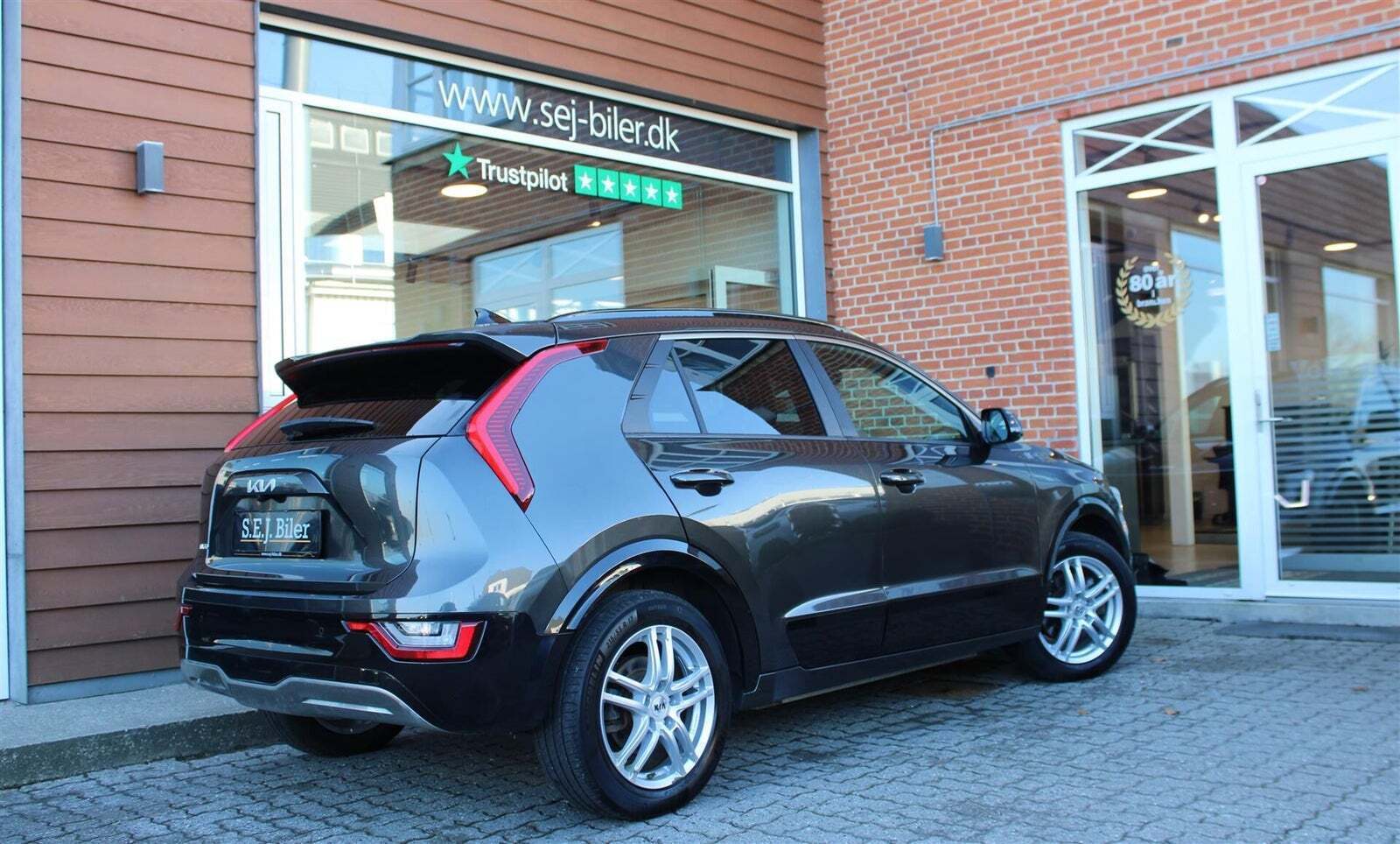 Grå Kia Niro fra 2022