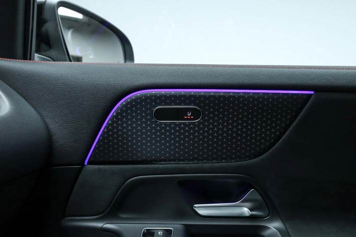 Sort Mercedes EQA250+ fra 2025