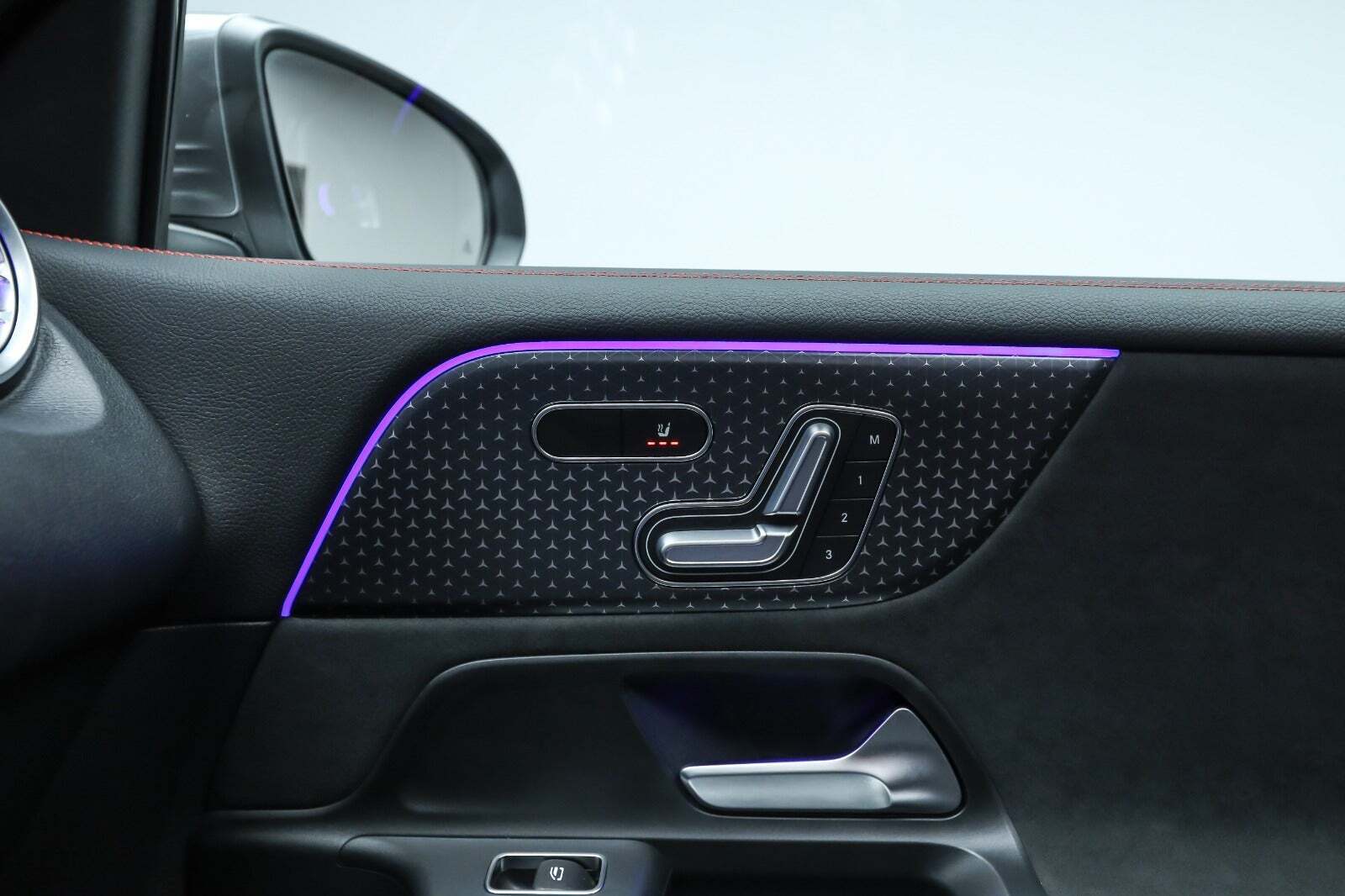 Grå Mercedes EQB250+ fra 2025