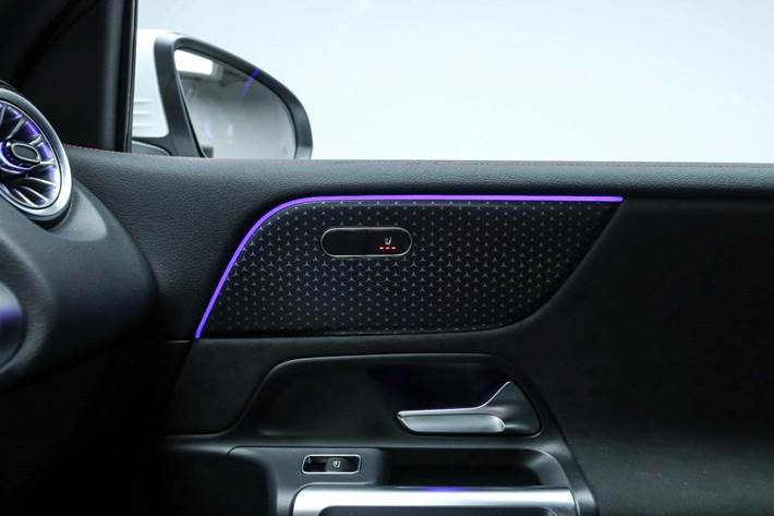 Hvid Mercedes EQB250+ fra 2026