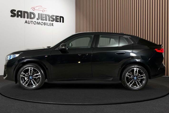 Sort BMW iX2 fra 2025