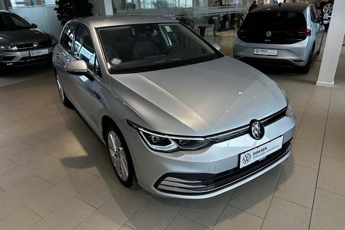 Sølv VW Golf VIII fra 2020