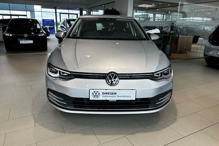 Sølv VW Golf VIII fra 2020