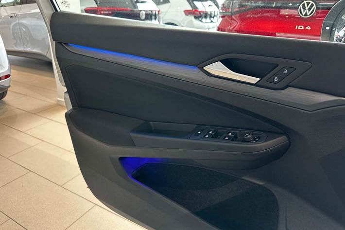 Sølv VW Golf VIII fra 2020