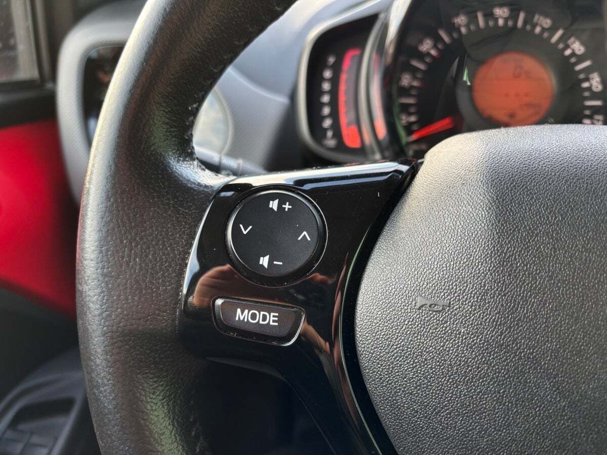 Rød Peugeot 108 fra 2020