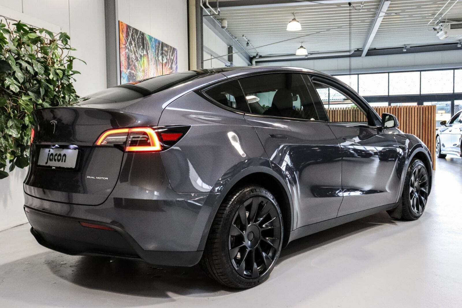 Tesla Model Y Long Range AWD