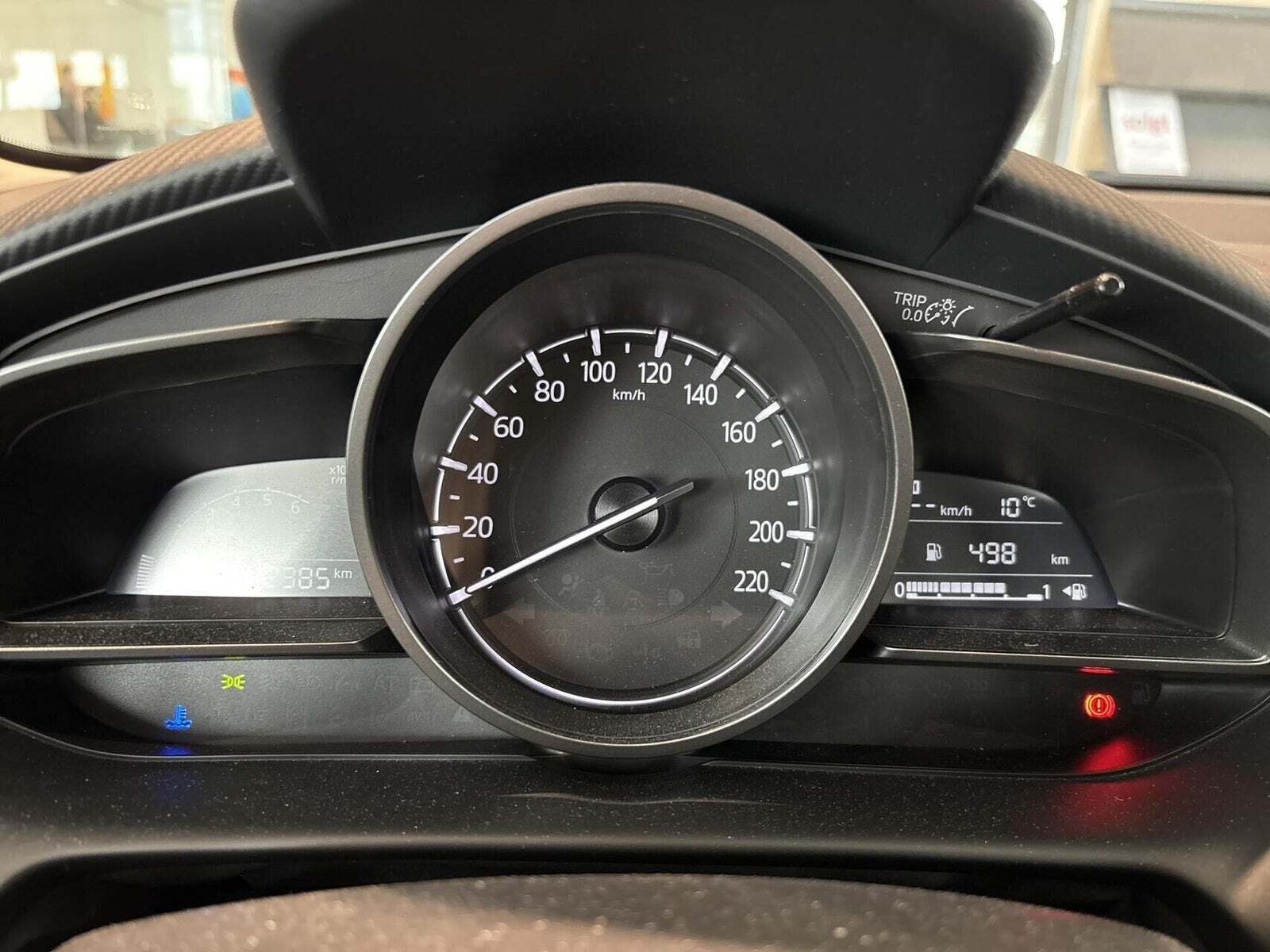 Grå Mazda 2 fra 2024