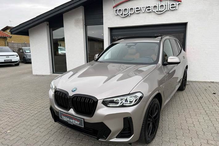 Grå BMW iX3 fra 2023
