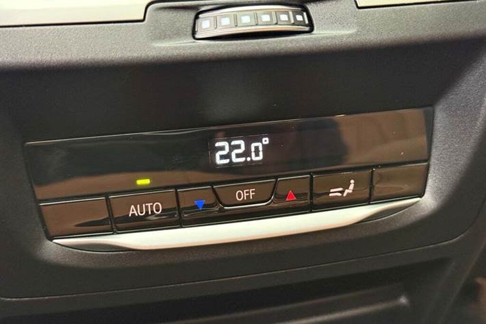 Grå BMW iX3 fra 2023