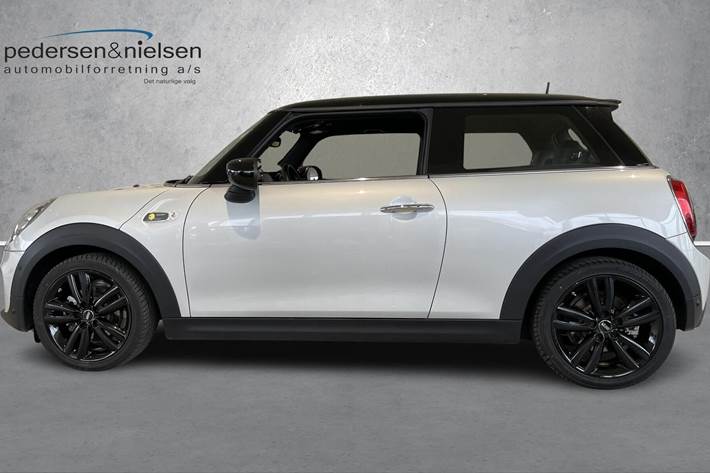 Grå Mini Cooper fra 2020