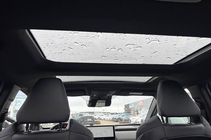 Blå Toyota BZ4X fra 2023