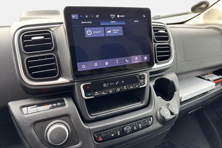 Grå Toyota Proace Max Electric fra 2025