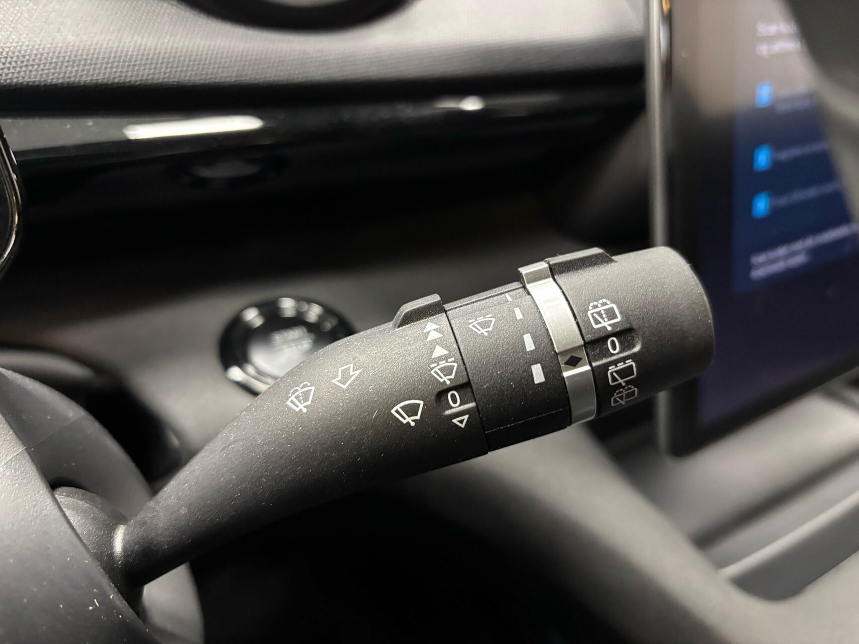 Grå BYD Dolphin fra 2023