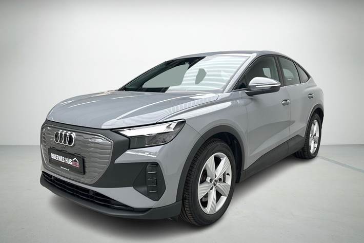 Grå Audi Q4 fra 2022