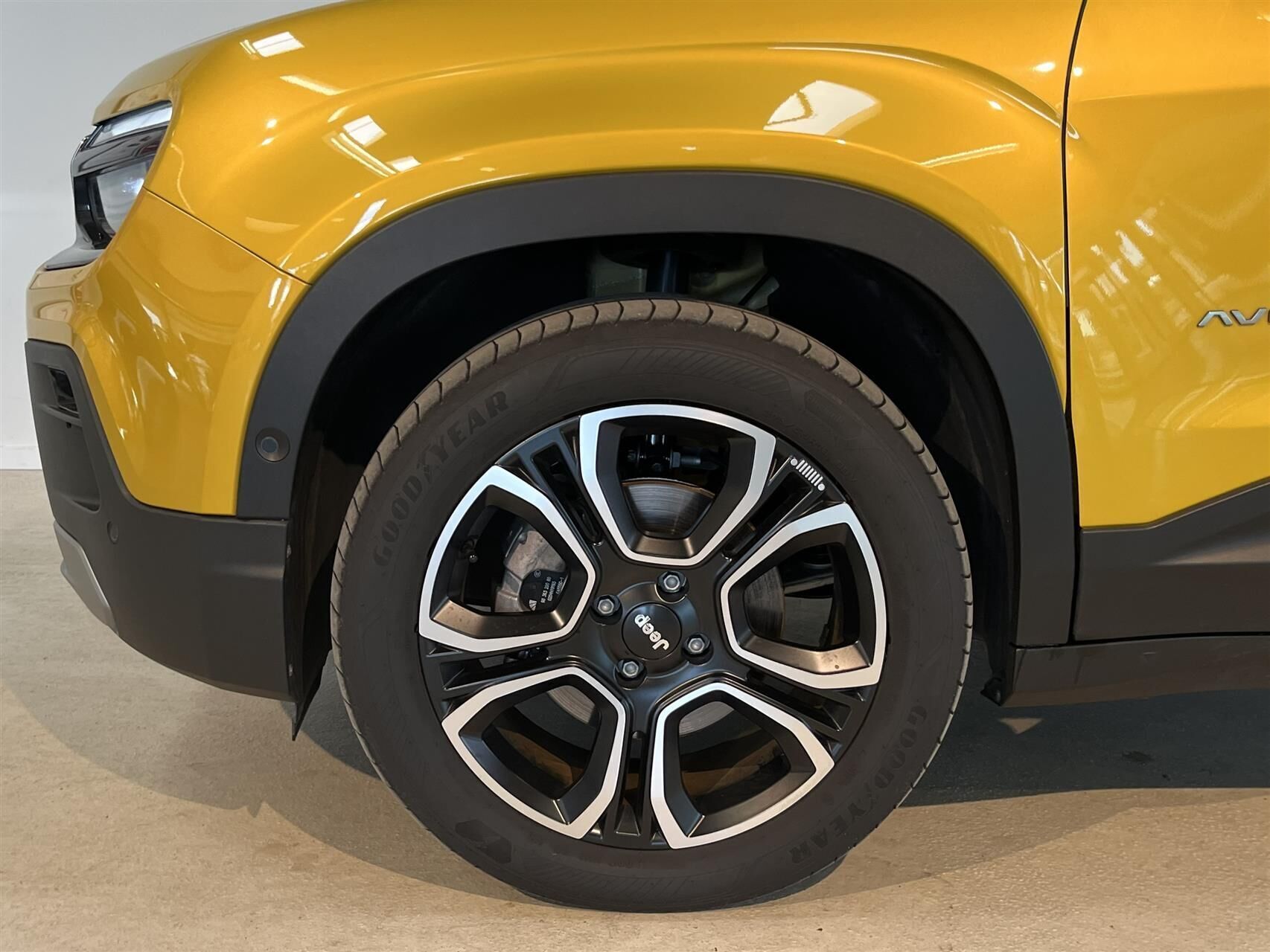 Gul Jeep Avenger fra 2023