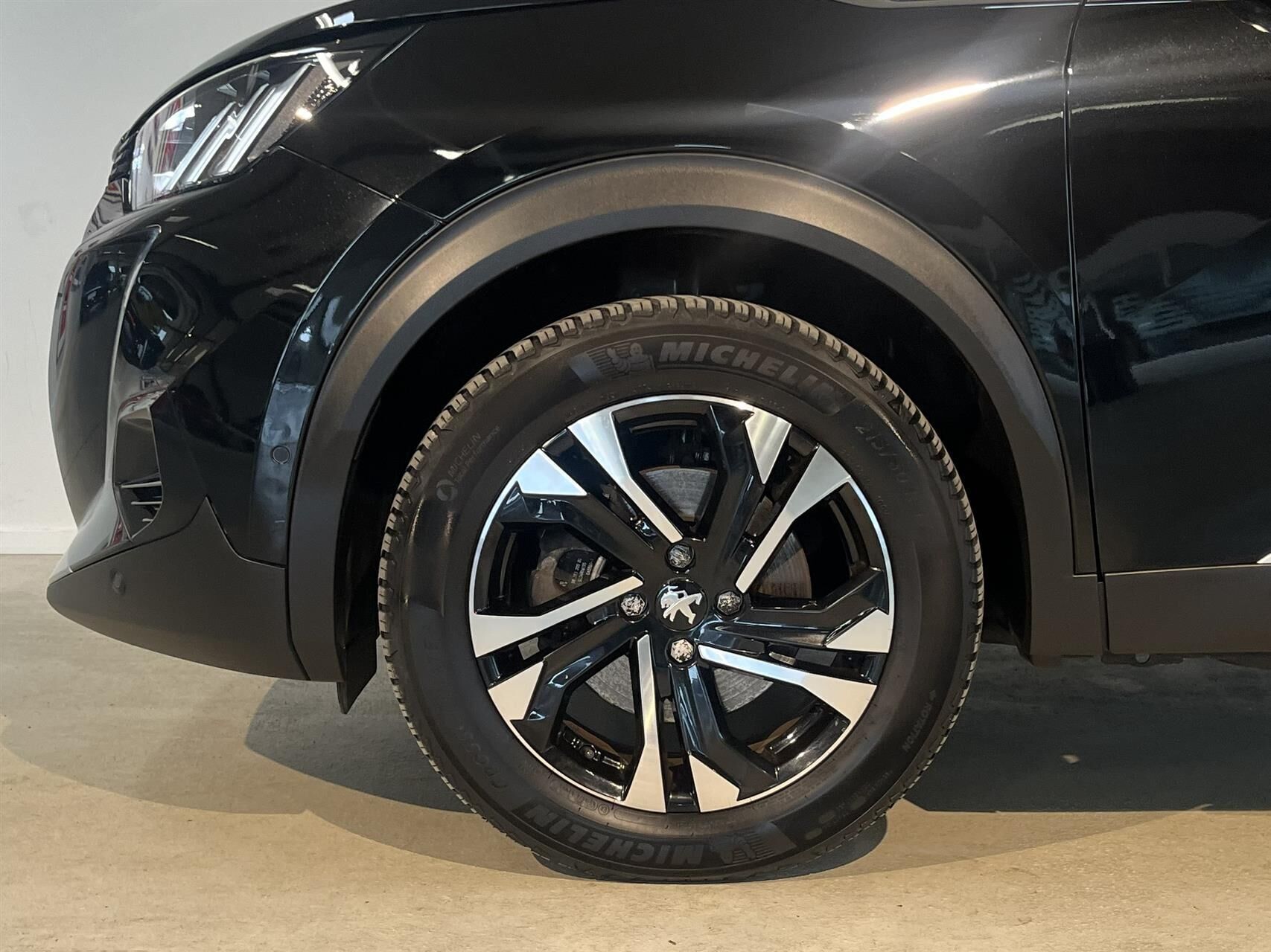 Sort Peugeot e-2008 fra 2022